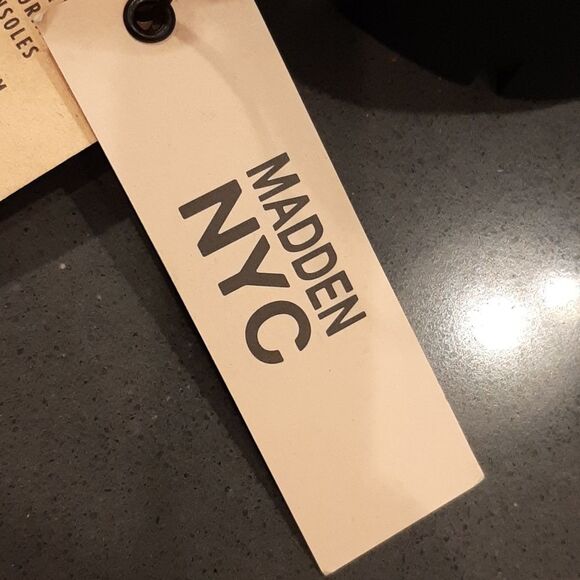 Steve Madden White Ankle Boots with Black Sole - Picture 6 of 11